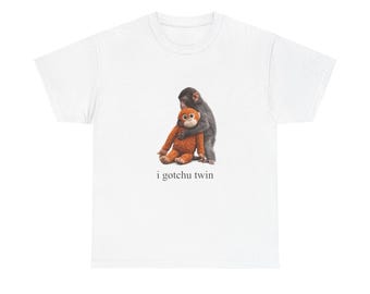 i gotchu twin - Punch Monkey Shirt | Chimpanzee hugging stuffed animal T-Shirt | Funny monkey shirt