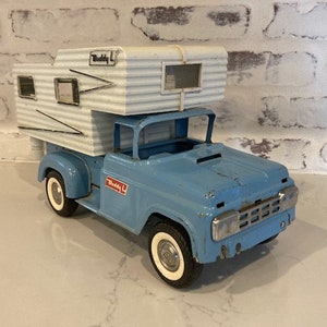 1960s Vintage Red and Blue Jeep Gladiator 20oz Insulated Bottle 1960s Vintage Red and Blue Jeep Gladiator 20oz Insulated Bottle