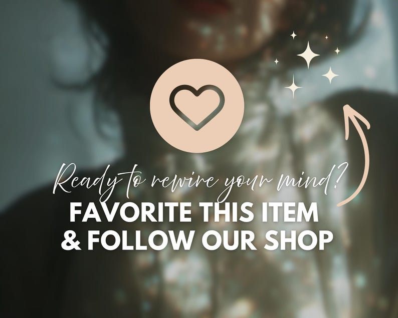 K&ouml;nnte beinhalten: Verschwommenes Bild mit einem Herzsymbol in einem Kreis, einem gebogenen Pfeil und dem Text: "Bereit, Ihren Geist neu zu verdrahten? FAVORISIEREN SIE DIESEN ARTIKEL & FOLGEN SIE UNSEREM SHOP."