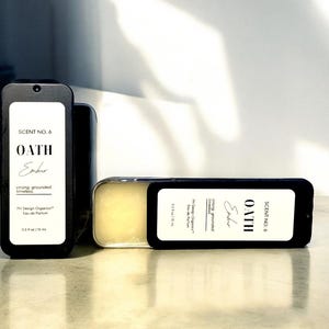 Colonia sólida OATH & Ember: fragancia amaderada de larga duración, libre de ftalatos y ecológica.