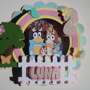 Bluey caketopper shaker – gepersonaliseerde verjaardagsdecoratie – custom Bluey-feestdecor– 3D Bluey-topper voor kinderverjaardag – meisjes- of jongensfeest