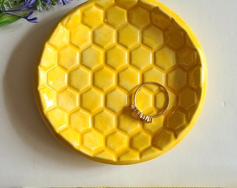 Bee Design Dish Trinket Dish Jewelry Storage/ Ring Dish/ Ceramic HoneyBee Design
