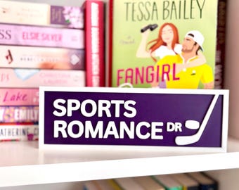 Sports Romance Library Street Enseigne pour étagères | Enseigne de bibliothèque | Plaque de rue | enseigne livre | Décoration livresque | Cadeaux livresques