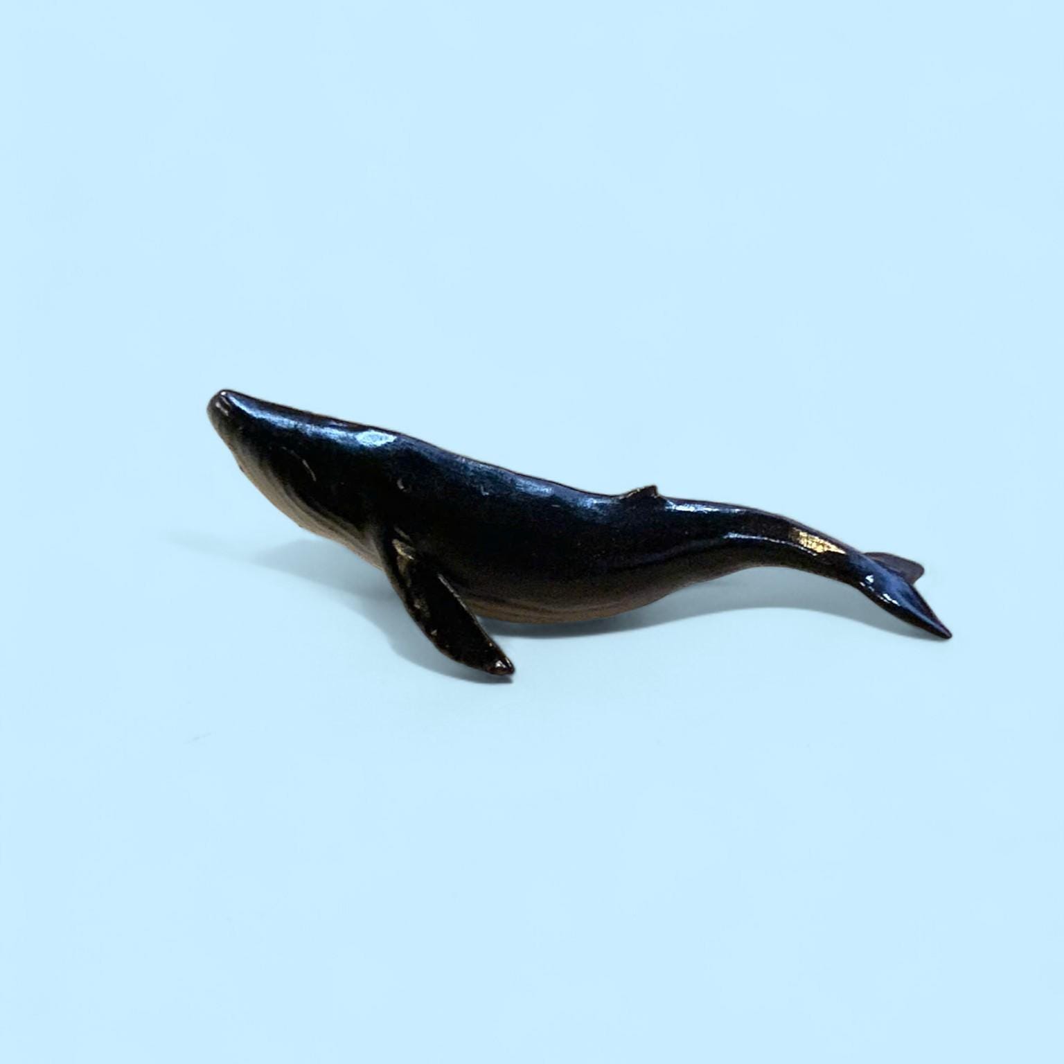 樹脂製クジラの置物 1.97インチ x 0.98インチ、ミニ海洋動物彫刻