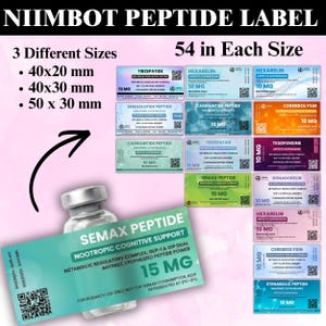 Może przedstawiać: Etykieta produktu z napisem "NIIMBOT PEPTIDE LABEL" i "3 Different Sizes" z wymiarami w milimetrach. Etykieta zawiera różne nazwy peptydów i dawki, takie jak "Semax Peptide" i "15 MG". W każdym rozmiarze znajduje się 54 etykiety.