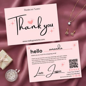 Bewerkbare bedankkaartsjabloon Canva kleine bedrijven verpakking insteekkaart roze minimalistische klantwaardering QR-codekaart