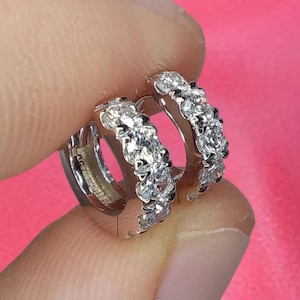 Round Cut Moissanite Huggie Hoop Earrings, 14k White Gold Diamond Earring, Women&#39;s Wedding Earrings, Sparkel Dainty jewelry, Gift For Her