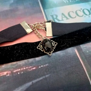 Ada Wong Necklace – Resident Evil 2 Remake Inspired Jewelry