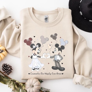 Mickey & Minnie Hochzeit Sweatshirt Digitales Design, feiern unsere glücklich je nach, süßes Paar Shirt, digitale Datei für Shirt, jetzt herunterladen