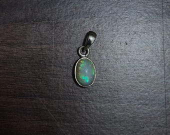 Ovale hanger Ethiopische opaal, regenboogsteen, 925 sterlingzilver