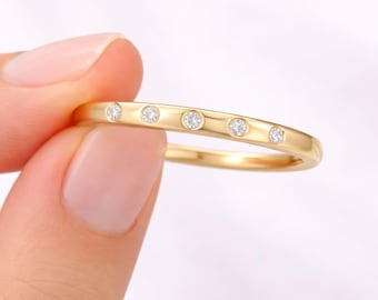 Anillo de banda con bisel de diamante redondo cultivado en laboratorio, alianza de boda minimalista con pequeño diamante cultivado en laboratorio para novia, alianza de eternidad completa, alianza de aniversario para esposa