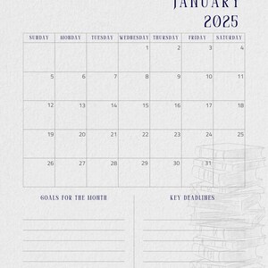 Puede incluir: Un calendario de enero de 2025 con fondo azul claro. La cuadr&iacute;cula del calendario muestra los d&iacute;as de la semana. El texto "ENERO 2025" est&aacute; en la parte superior. Una pila de libros est&aacute; a la derecha. Se incluyen secciones para metas y plazos.