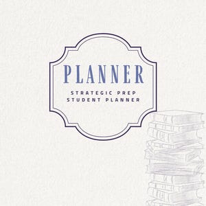 Op de afbeelding: Een witte planner met een marineblauw decoratief frame en het woord "PLANNER" in marineblauw. De tekst "STRATEGIC PREP STUDENT PLANNER" staat eronder. Een stapel boeken staat rechts.