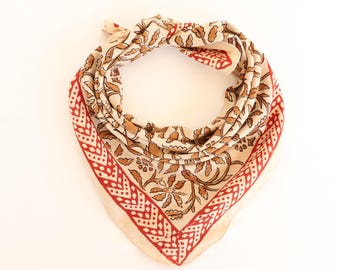 Pañuelo de algodón orgánico estampado a mano: Bufanda floral en bronce y rojo / Bufanda de algodón suave / Turbante estilo cottagecore / Regalo para amantes de la naturaleza