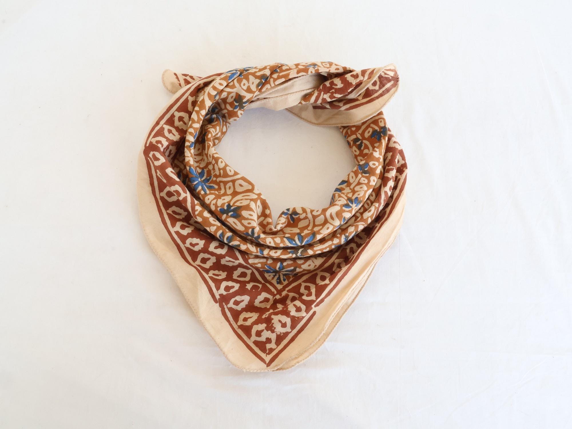 Bandana foulard BURBERRY soie sauvage tartan bleu ciel très bon état