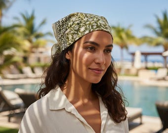 Bandana med blommigt handtryck | Bomullshalsduk och halsduk | Halsaccessoar | Strand, resor, festival, present till henne | Miljövänlig hårwrap
