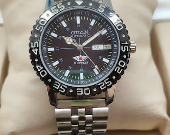 Reloj Citizen Automático para Hombre de 21 Rubíes / Esfera Negra / Bisel Fijo / Brazalete de Acero Inoxidable / Día y Fecha