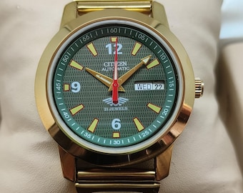 Caribbean Joe Vintage Mens Watch: Green & Gold Faux Chronograph