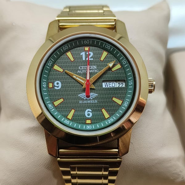 ""Citizen"" Automatik-Herrenuhr, grünes Zifferblatt, goldfarben."