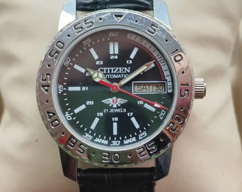 Orologio automatico da uomo Citizen con quadrante nero, giorno e data, 21 gioielli, lunetta argentata, cinturino nero