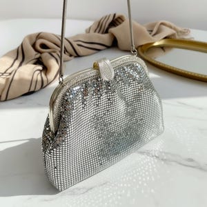 Vintage Silberne Netz Abendtasche - Art Deco Clutch mit Kettengurt - Retro-Hochzeitshandtasche