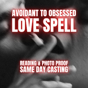 Può includere: Un'immagine in bianco e nero con il testo AVOIDANT TO OBSESSED LOVE SPELL in lettere bianche in grassetto con un bagliore rosso. Sotto, il testo READING & PHOTO PROOF SAME DAY CASTING appare nello stesso carattere bianco con un bagliore rosso.