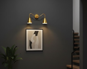 Aplique de pared doble de latón artesanal: Lámpara de baño moderna de mediados de siglo