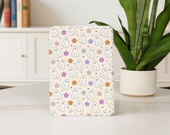 Funda para Kindle con diseño de flores fantasmales, compatible con Kindle Paperwhite (12.ª generación, 2024, 10.ª/11.ª/12.ª generación, 5.ª/6.ª/7.ª generación), Colorsoft, color beige, con correa de mano.