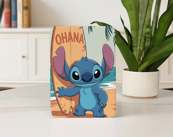 Funda para Kindle con diseño de Stitch en la playa, compatible con Kindle Basic 2024, Paperwhite 10/11/12, 5/6/7 y Colorsoft de 7 pulgadas. Funda personalizada con correa de mano.