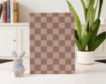 Funda para iPad con diseño de cuadros de chocolate para iPad Air 7/6/5 (2025/2024), iPad 10 (10,9", 10,2", iPad Pro, 11", 12,9", 13" y iPad Mini 6/7, con portalápices.