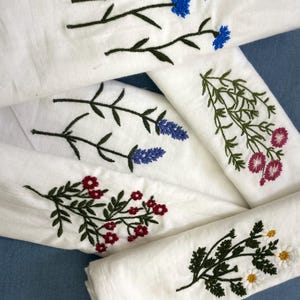 Wild Flower Embroidered Napkins Set of, Natural Linen Napkins, Rustic Farmhouse Table Decor, Botanical Embroidery, Floral Napkins