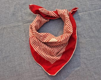 Bandana artesanal de algodão com estampa em bloco: Lenço leve e natural