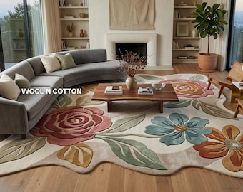 Tappeto floreale in lana trapuntato a mano – Bordo ondulato smerlato, decorazione romantica in stile cottagecore per la casa.