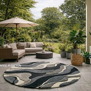 Tapis rond tufté main en laine et coton à vagues abstraites - Tapis monochrome en marbre liquide