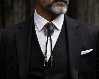 Cravatta Bolo Purple Stone | Cravatta da cowboy vintage western per uomo | Cravatta da sposo/testimone | Regalo in stile sud-occidentale per lui