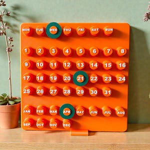 Peut inclure: Un calendrier perpétuel orange avec des chiffres blancs et des étiquettes mois/jours. Des marqueurs circulaires verts mettent en évidence des dates spécifiques. Le calendrier comprend les jours de la semaine, les mois de l'année et les chiffres 1 à 31.