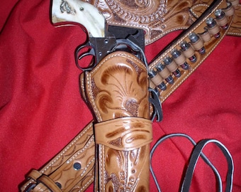 Handgefertigter Western-Revolver aus Leder mit Gürtel im Cowboy-Stil