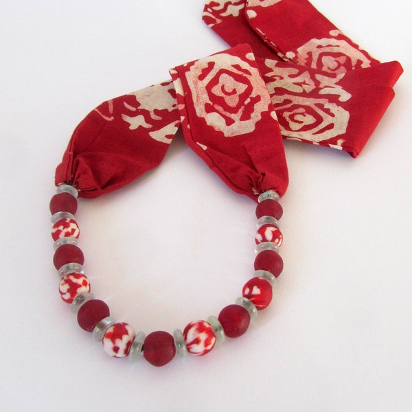 Collier d'écharpe rouge - Recyclez les bijoux écologiques de perles de verre
