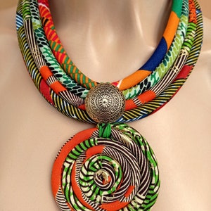 Collana arancione, collana in tessuto africano, gioielli di dichiarazione, collana tribale, collana a più fili