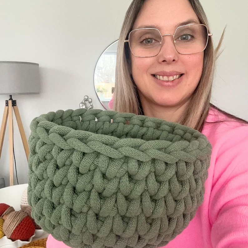 1 Stunde Häkelkorb Muster und Anleitung | Dicker Cord Bild 2