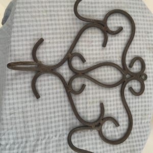 Vintage Wrought Iron Wall Decor – Rustic Scrollwork Accent – Farmhouse Home Decoration