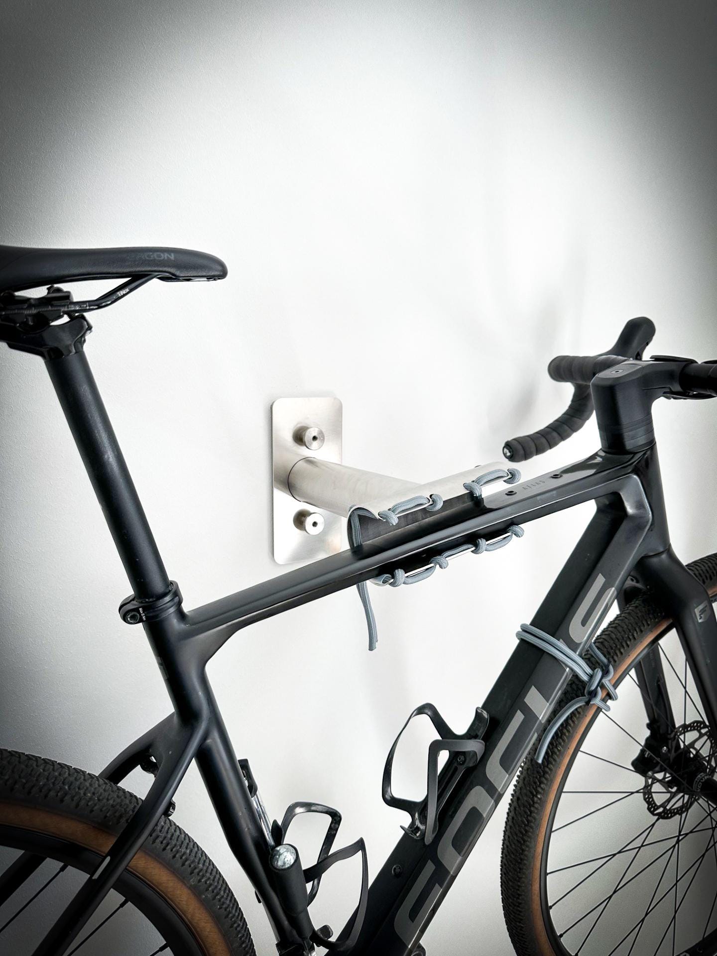 Supporto Muro Per Bici In Acciaio E Legno - Per Road, Gravel, MTB Fino 500mm Manubrio, 26-29 Pollici