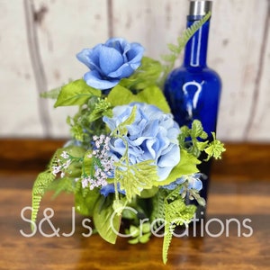 Wine Bottle Bouquet, Wedding Gift, Floral Arrangement for Wine Bottle, Wine Tasting Decor, Housewarming Gift, Mother’s Day Gift