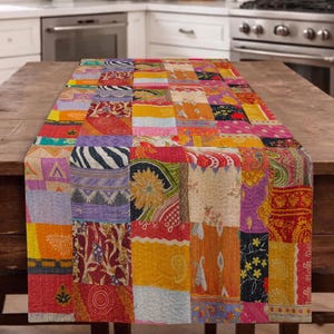 Vintage Tischläufer im Kantha-Patchwork-Stil, handgefertigter, gesteppter Boho-Tischläufer, rustikale Tischdekoration im Landhausstil, Baumwollläufer im Kantha-Stil