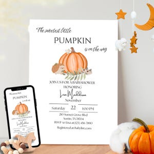 Könnte beinhalten: Babyparty-Einladung mit Kürbis, Igeln und Babyschuhen. Der Text lautet "The sweetest little PUMPKIN is on the way." Die Einladung ist für Lisa Maddison, am 22. November.
