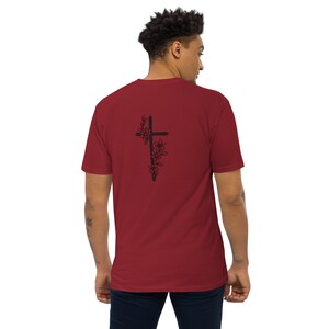 フローラルクロスメンズヘビーウェイトTシャツ、プレミアムコットンクリスチャンシャツ、ヴィンテージスタイルの宗教グラフィックTシャツ、彼へのギフト