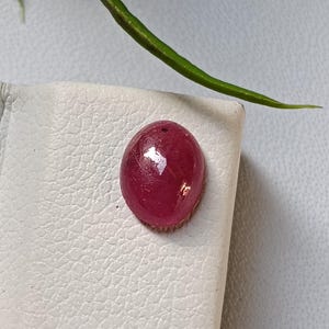 Cabujón de rubí natural - Piedra preciosa ovalada suelta de 7 x 5 mm, rubí rojo extraído de la tierra para joyería personalizada, anillos o colgantes.