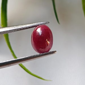 Cabujón de rubí extraído de la tierra, ovalado, de 6 x 8 mm, gema suelta - Rubí rojo intenso para la fabricación de joyas y anillos.