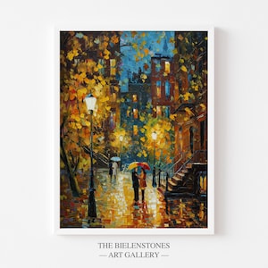 Könnte beinhalten: Ein Ölgemäldedruck einer regnerischen Straßenszene bei Nacht. Das Kunstwerk zeigt ein Paar mit einem Regenschirm, Straßenlaternen und Gebäude mit beleuchteten Fenstern. Die Farbpalette umfasst warme Gelb-, Orange- und Blautöne und erzeugt eine gemütliche Atmosphäre.