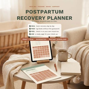 Op de afbeelding: Een digitale en printbare planner voor postpartum herstel met een kalenderindeling met terracotta vierkanten. De tekst luidt: HEALING FEEDING MOOD SUPPORT, POSTPARTUM RECOVERY PLANNER, New mom, one gentle page at a time, HEAL, FEED, FEEL, ASK, PRINT + iPad, GOODNOTES, INSTANT DOWNLOAD.